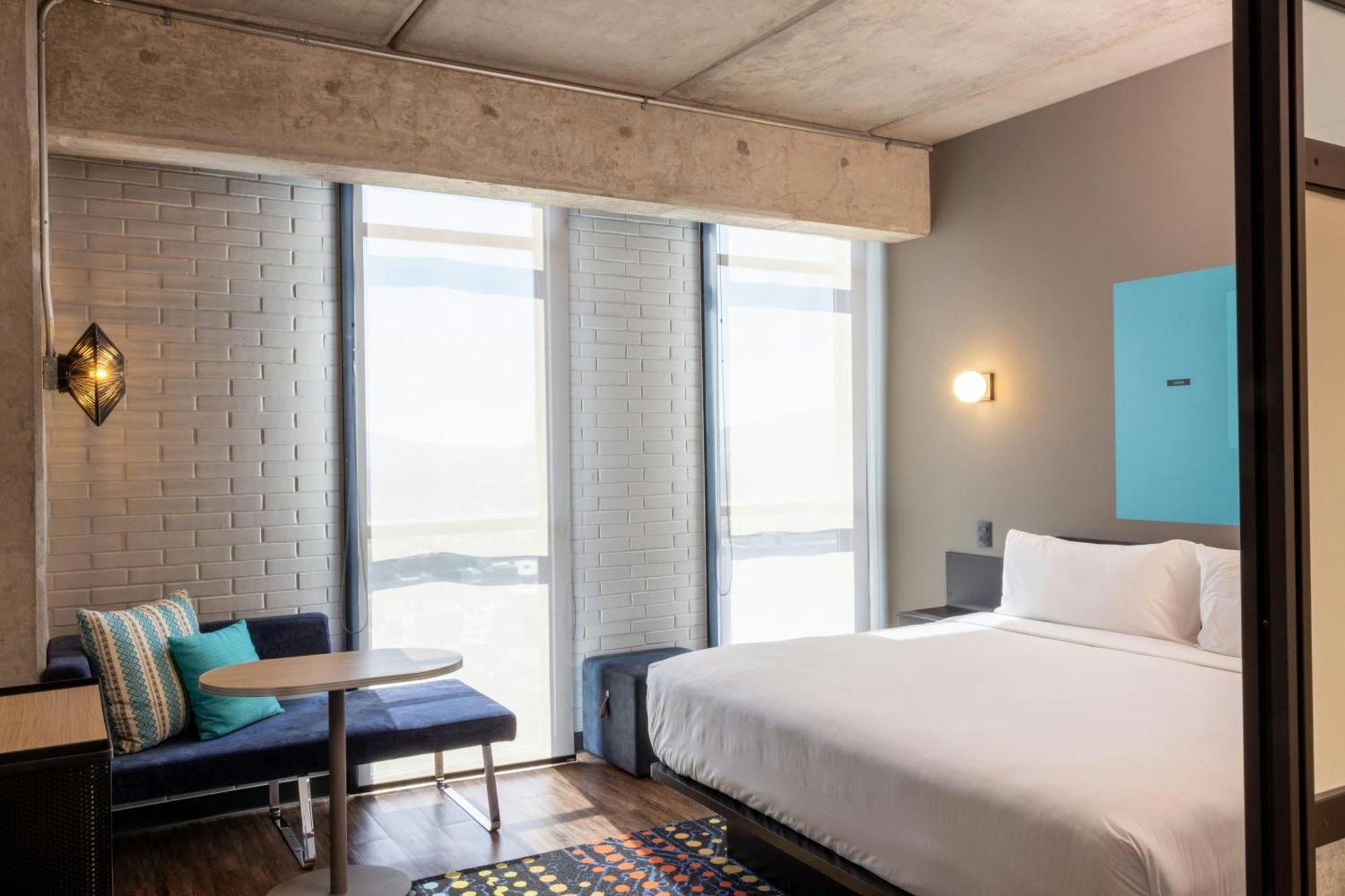 Отель Aloft Guadalajara Sur Санта-Анита Экстерьер фото